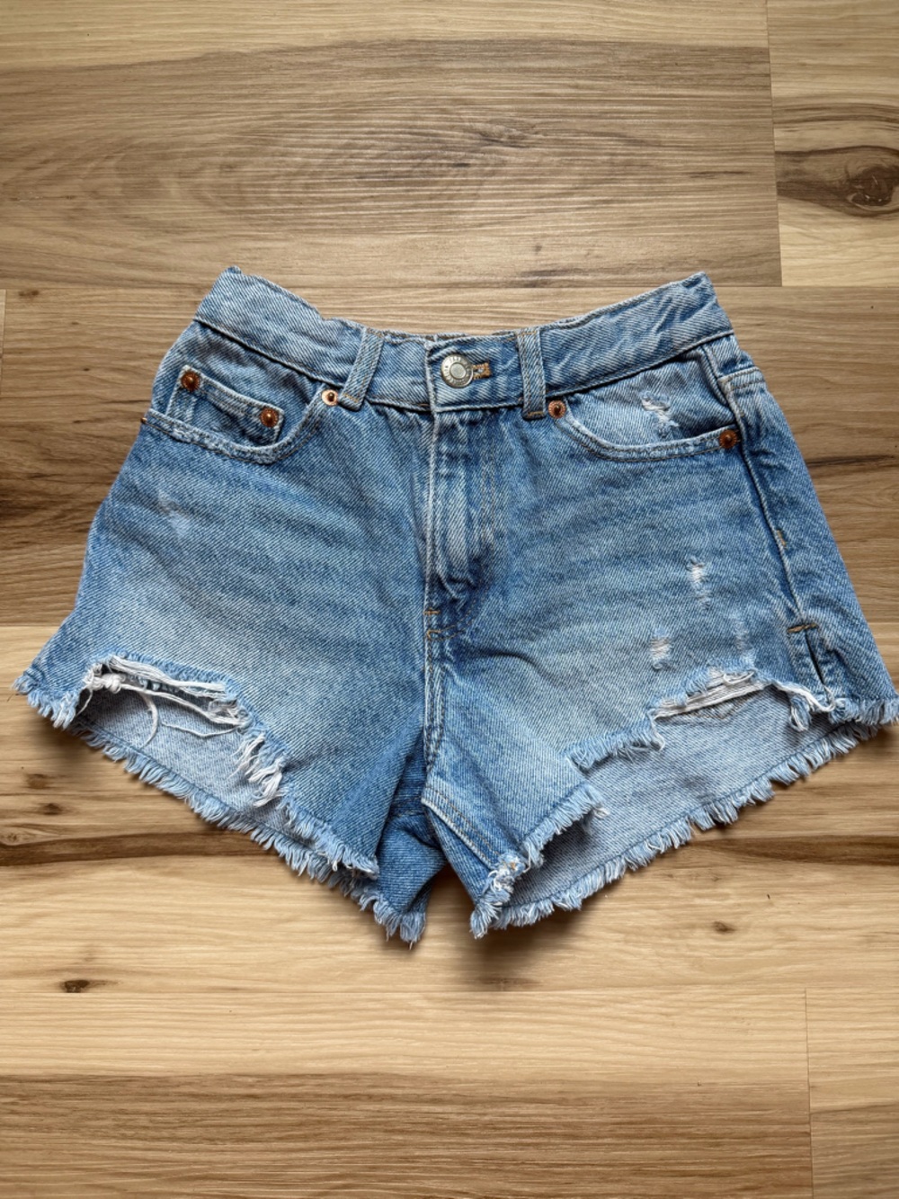 ZARA Girls Denim Shorts Size 5/6 Light Wash Distressed Frayed Hem Elastic Waist